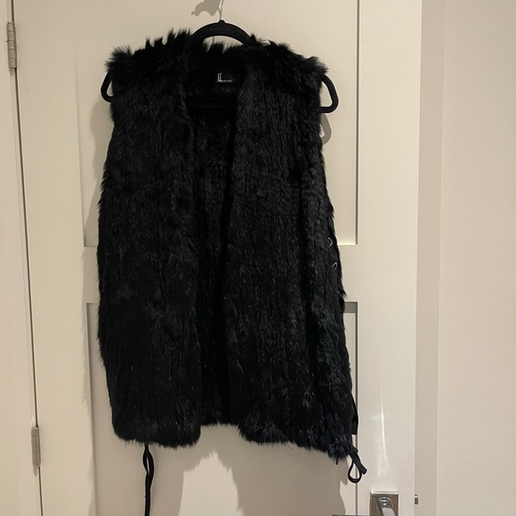 Fur vest with lace up - Picture 1 of 3
